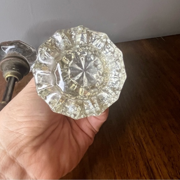 Two antique Glass and Brass Door Knobs. Each knob has its own characteristics - Picture 5 of 12